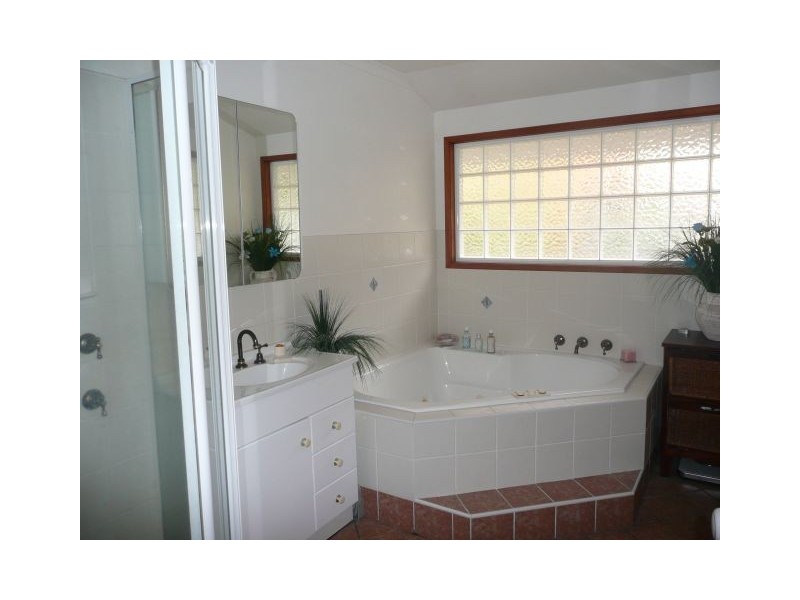 4 Greenslope Drive, Green Point NSW 2251