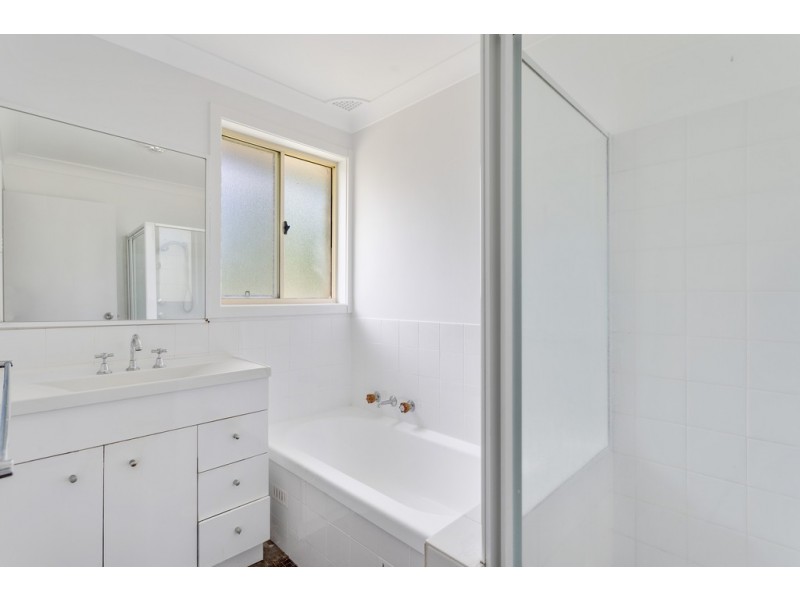 8 Egerton Place, Wyoming NSW 2250