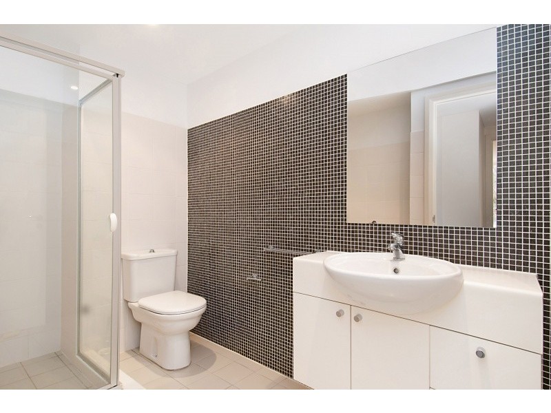 471/80 John Whiteway Drive, Gosford NSW 2250