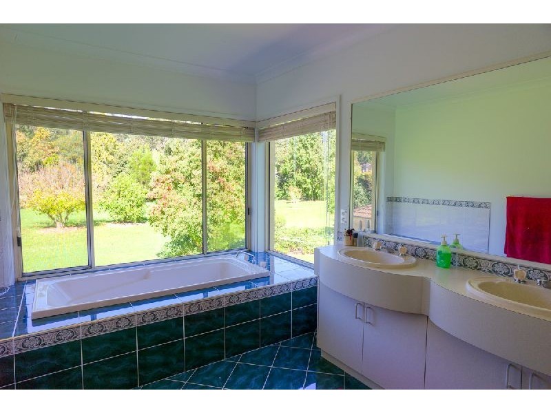 4 Samara Close, Fountaindale NSW 2258