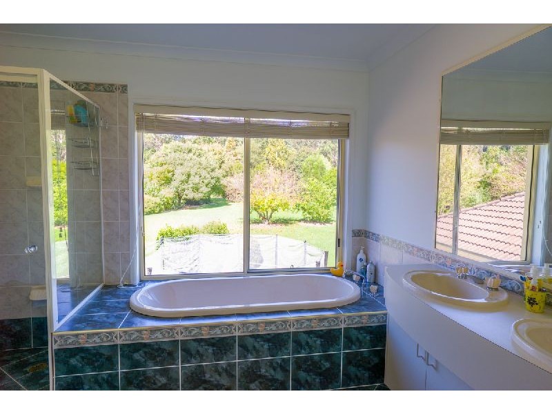 4 Samara Close, Fountaindale NSW 2258