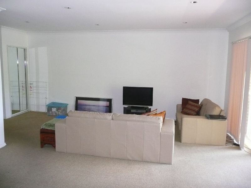 8/117 Johnwhite Way Drive, Gosford NSW 2250