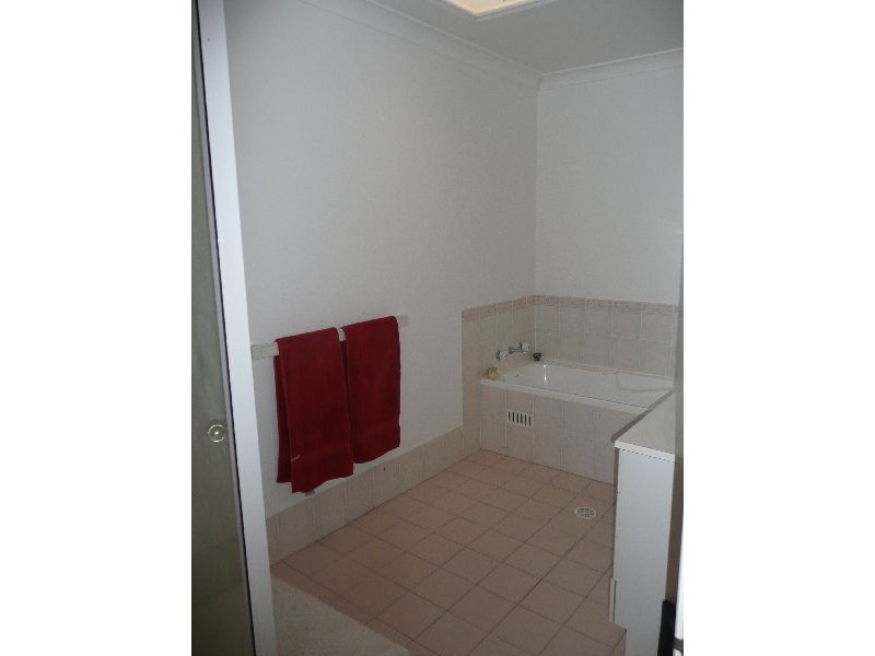 8/117 Johnwhite Way Drive, Gosford NSW 2250