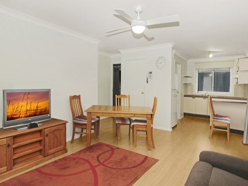 4/205a Albany Street, Point Frederick NSW 2250