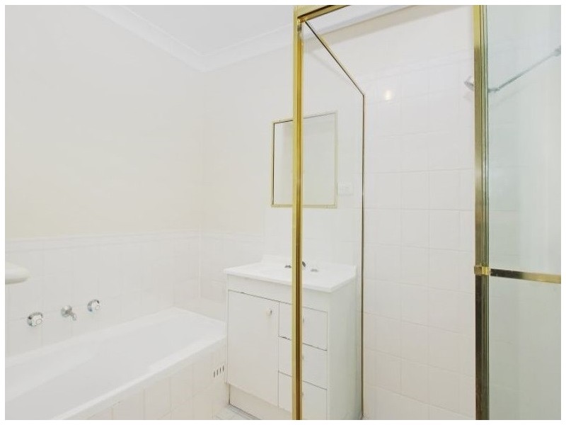 4/205a Albany Street, Point Frederick NSW 2250