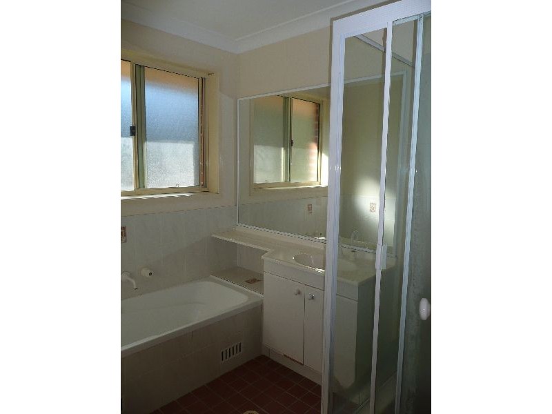 2/2 Blue Wren Close, Green Point NSW 2251