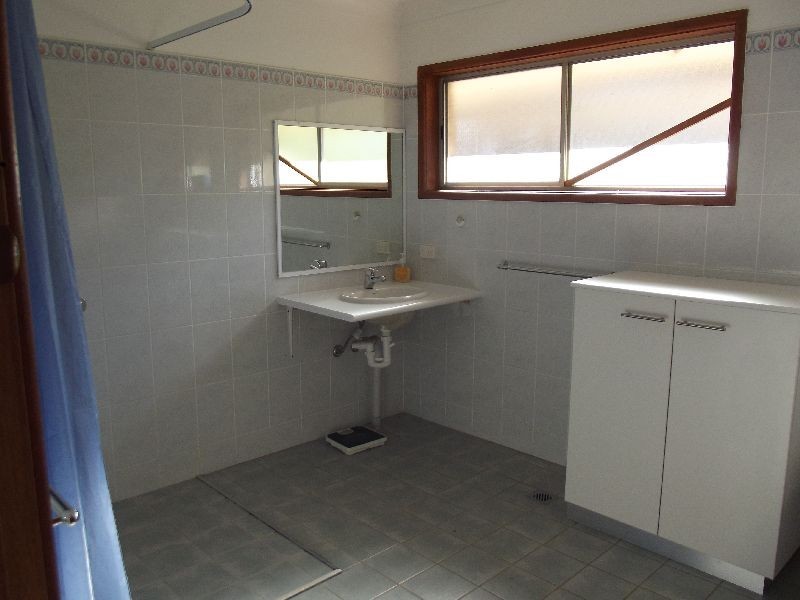 4 Tingira Cresent, Wyoming NSW 2250