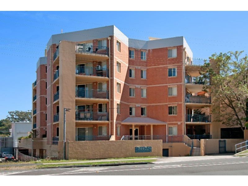 2/12-14 Hills Street, Gosford NSW 2250