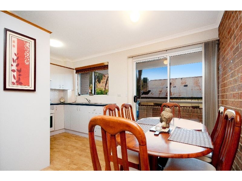 2/23-27 Hills Street, Gosford NSW 2250