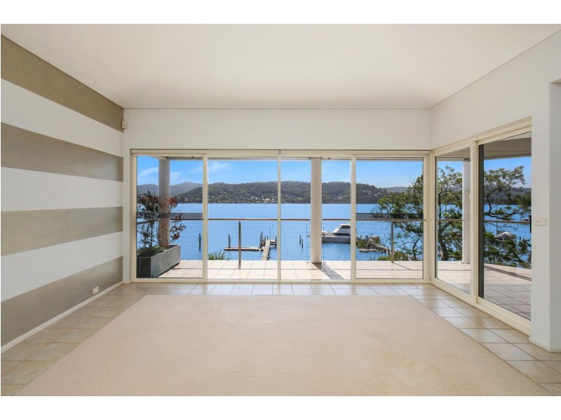 30 Albany Street, Point Frederick NSW 2250