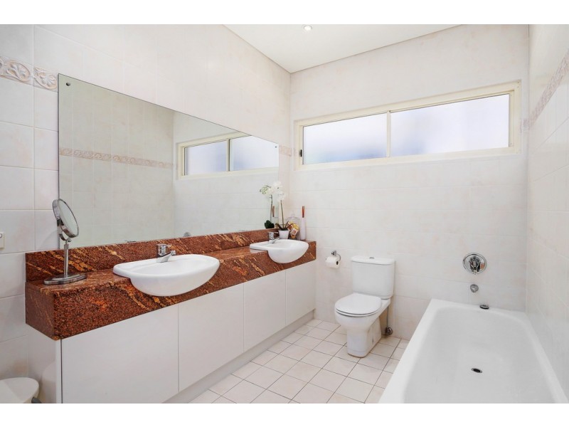 30 Albany Street, Point Frederick NSW 2250