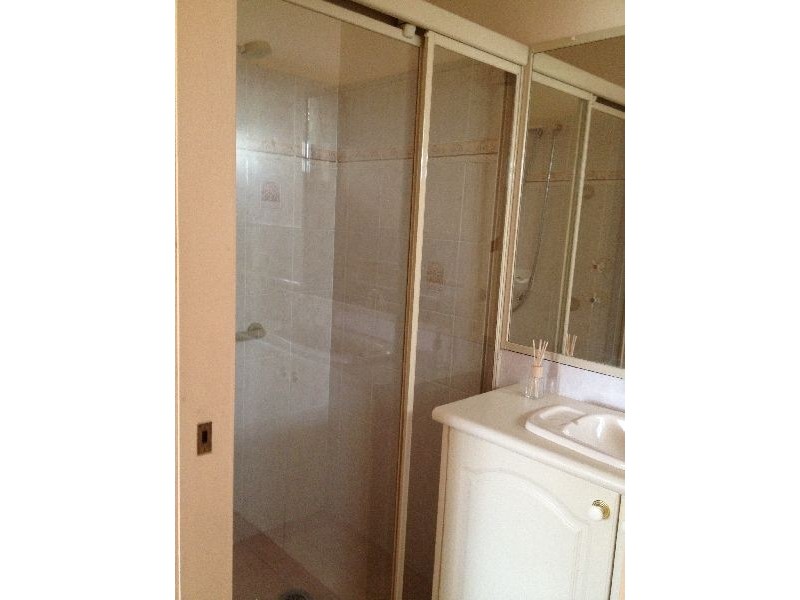 2/5 Small Street, Wyoming NSW 2250