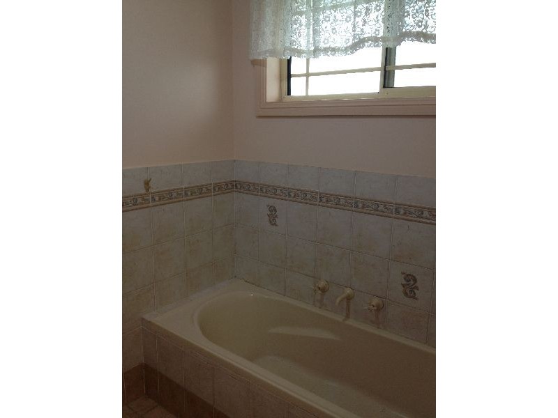2/5 Small Street, Wyoming NSW 2250