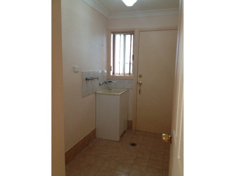 2/5 Small Street, Wyoming NSW 2250