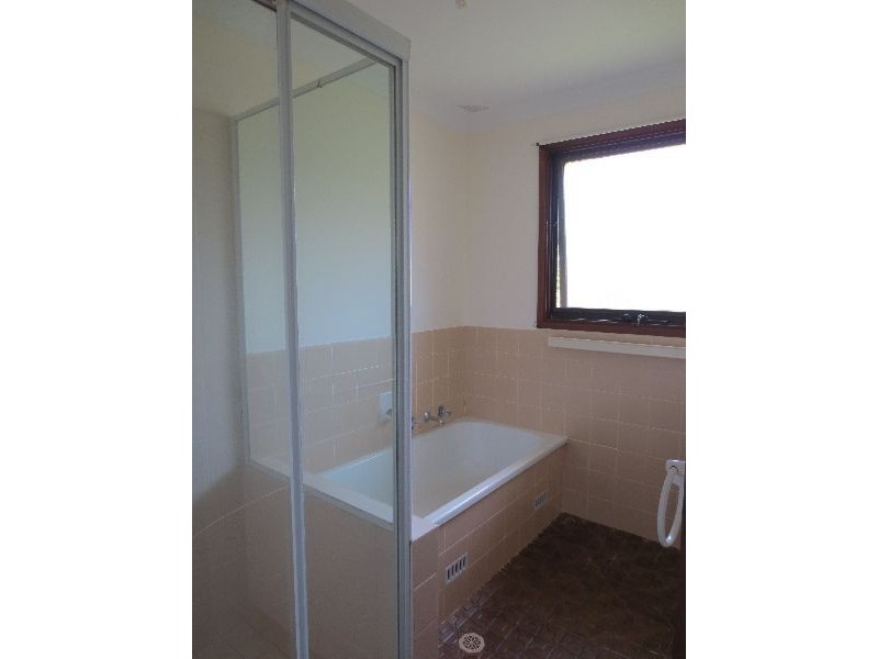 18 Larbonya Avenue, Wyoming NSW 2250