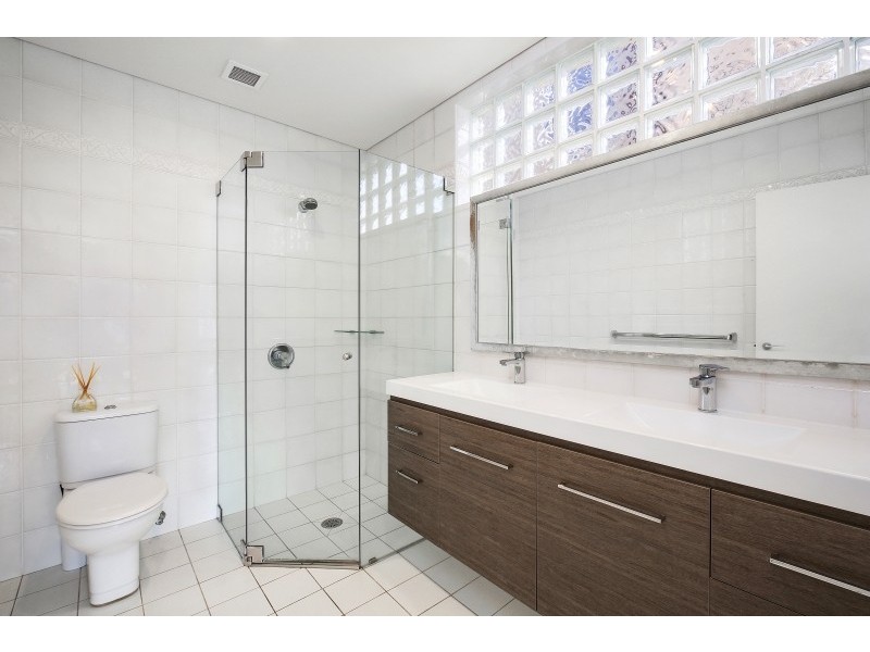 30 Albany Street, Point Frederick NSW 2250