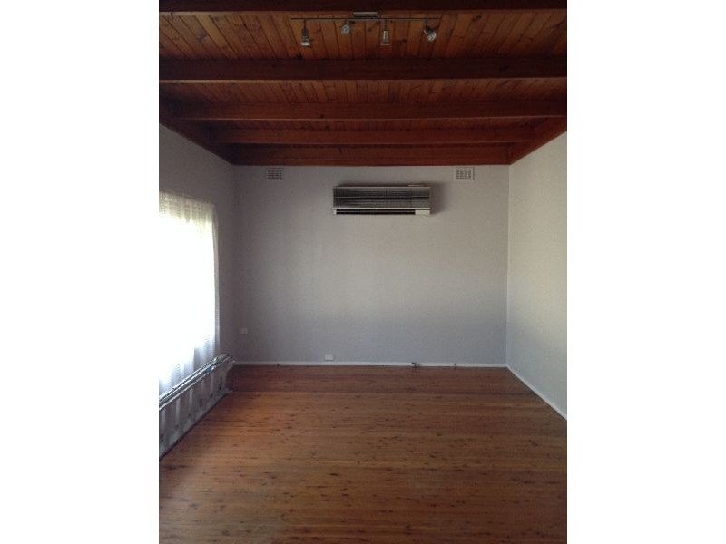 17 Orange Parade, Wyoming NSW 2250