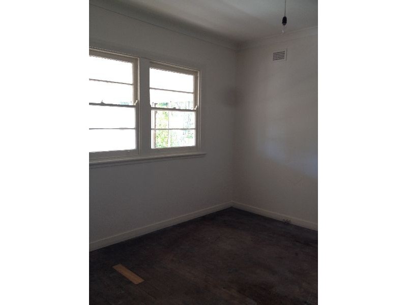 13 York Street, Point Frederick NSW 2250