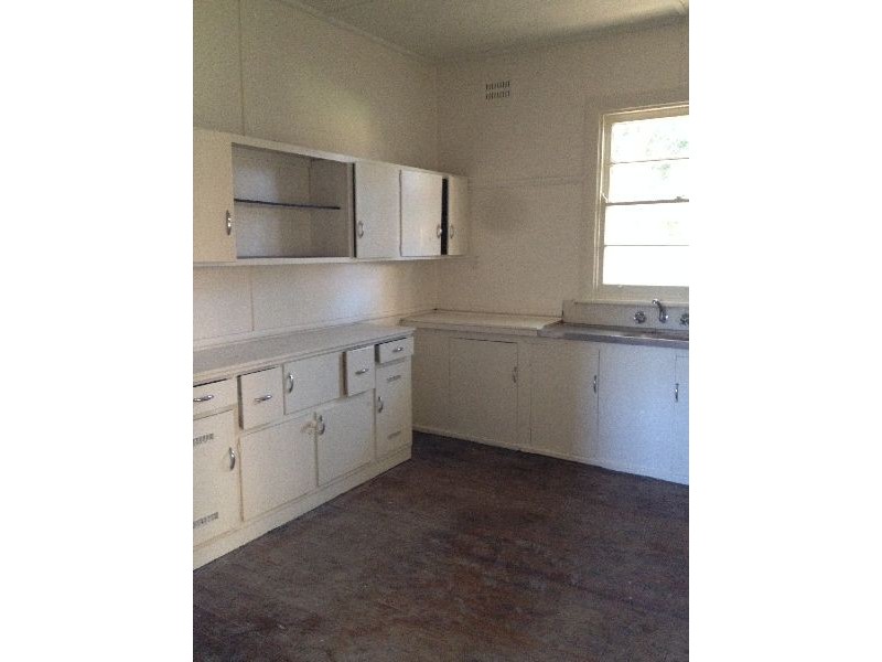 13 York Street, Point Frederick NSW 2250