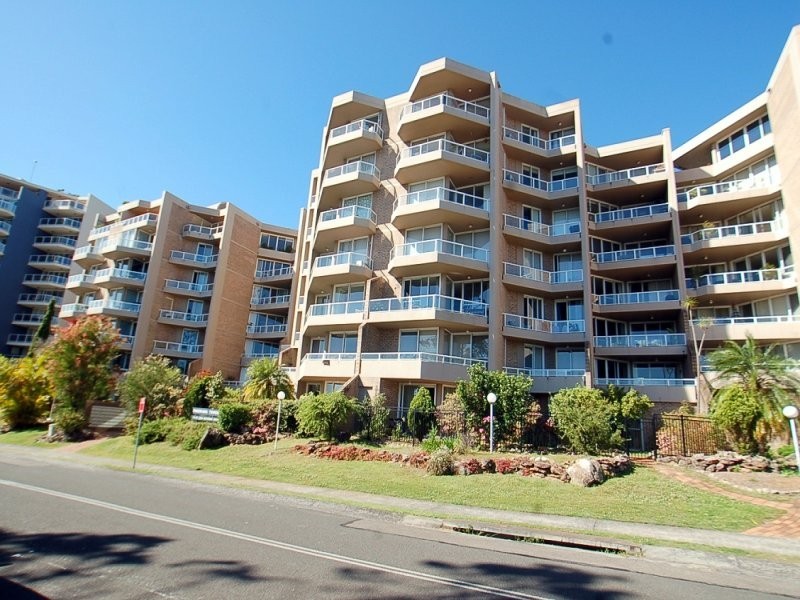 42/91-95 John Whiteway Drive, Gosford NSW 2250