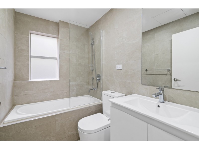 24/75-77 Faunce Street West, Gosford NSW 2250