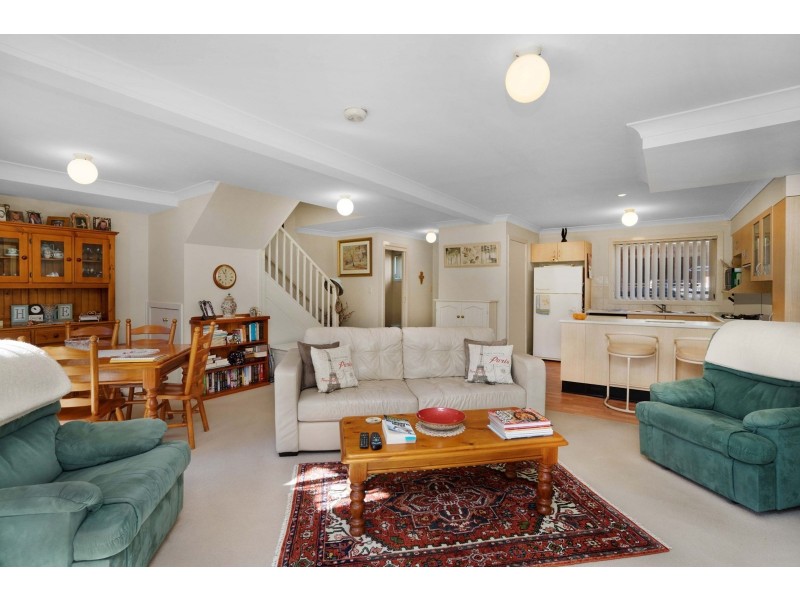 2/25 Victoria Street, East Gosford NSW 2250