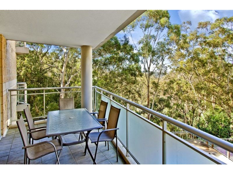 422/80 John Whiteway Drive, Gosford NSW 2250