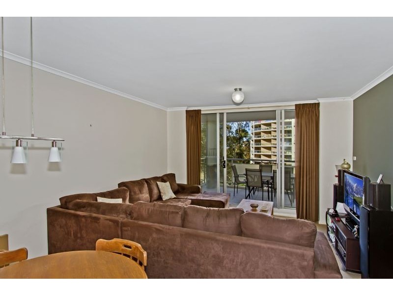 422/80 John Whiteway Drive, Gosford NSW 2250