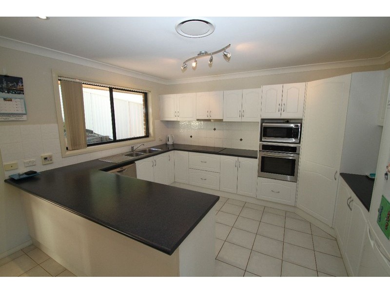 35 Robert Holl Drive, Ourimbah NSW 2258