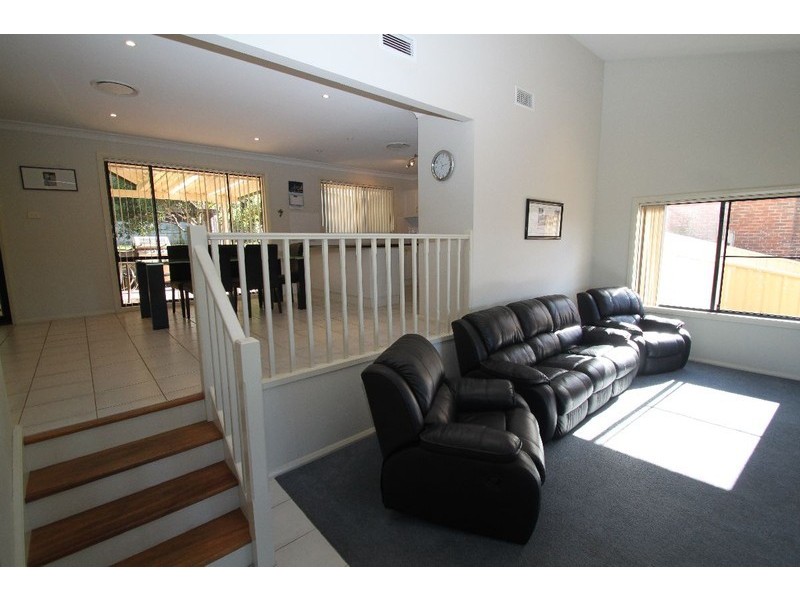 35 Robert Holl Drive, Ourimbah NSW 2258