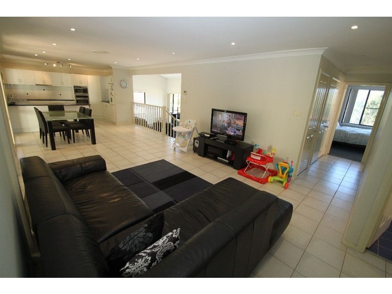35 Robert Holl Drive, Ourimbah NSW 2258