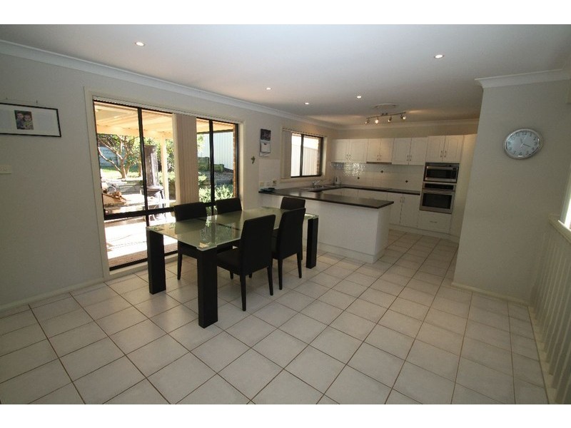 35 Robert Holl Drive, Ourimbah NSW 2258