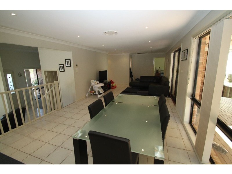 35 Robert Holl Drive, Ourimbah NSW 2258
