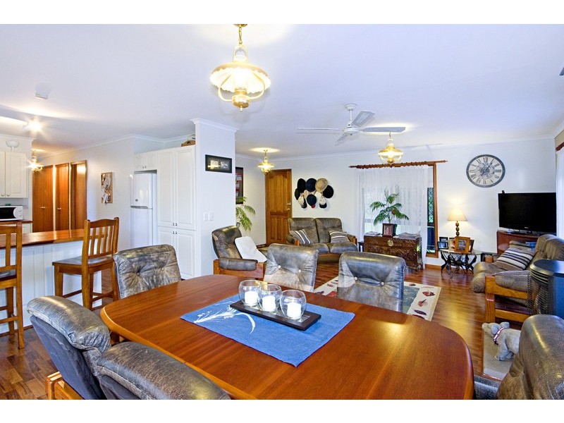 7 Roselands Avenue, Wyoming NSW 2250