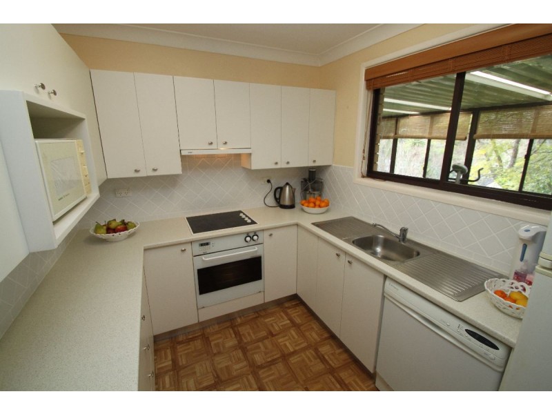 4 Kalori Avenue, Wyoming NSW 2250