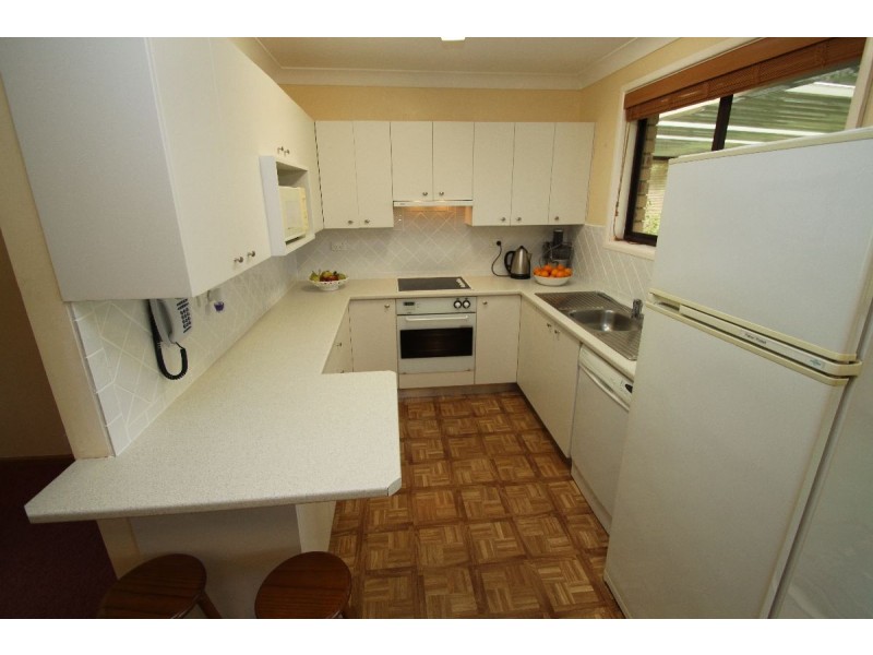 4 Kalori Avenue, Wyoming NSW 2250