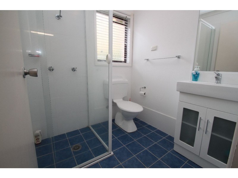 4 Kalori Avenue, Wyoming NSW 2250