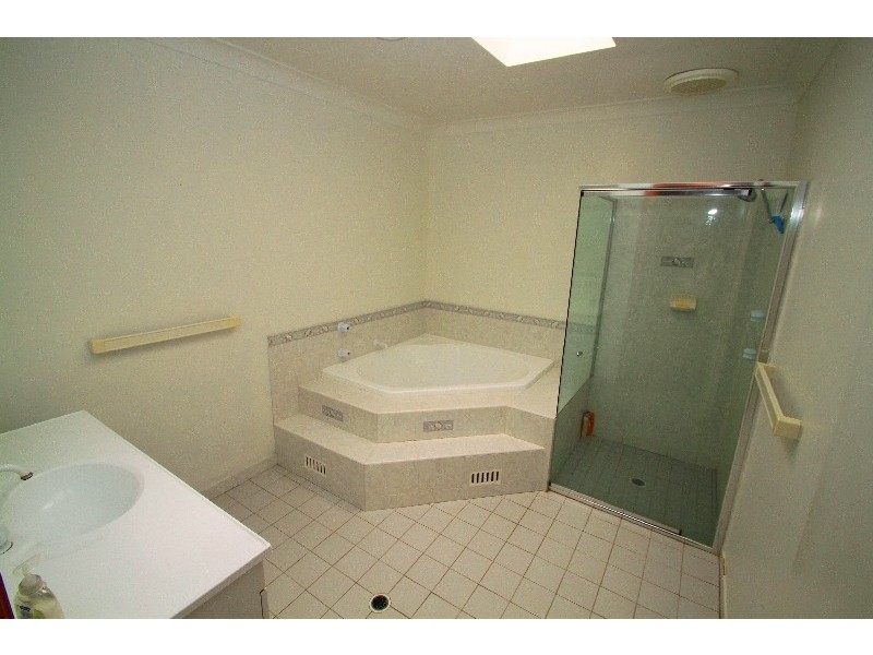 8 Tom Close, Lisarow NSW 2250