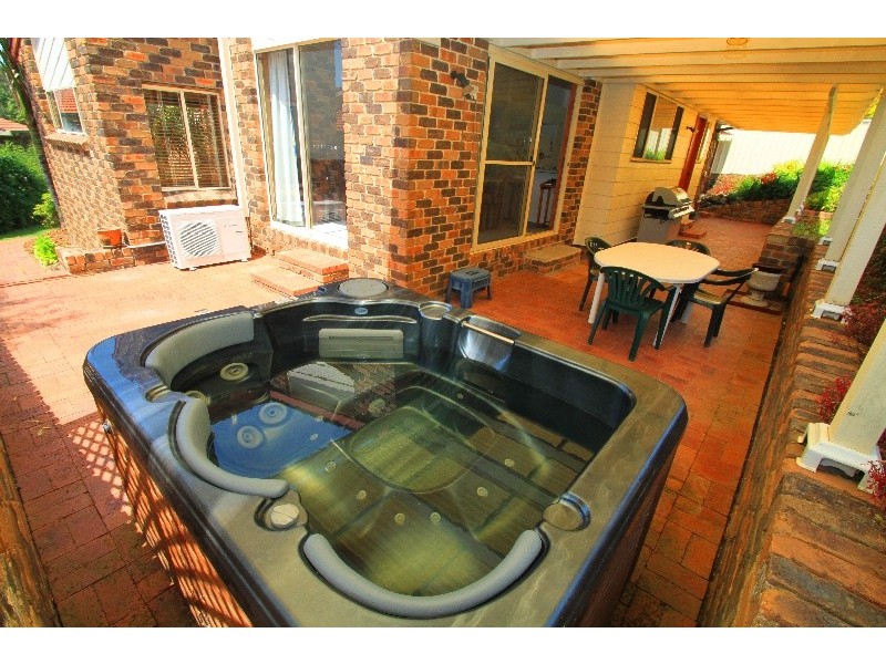 8 Tom Close, Lisarow NSW 2250