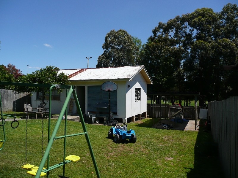 26 Day Street, Wyoming NSW 2250