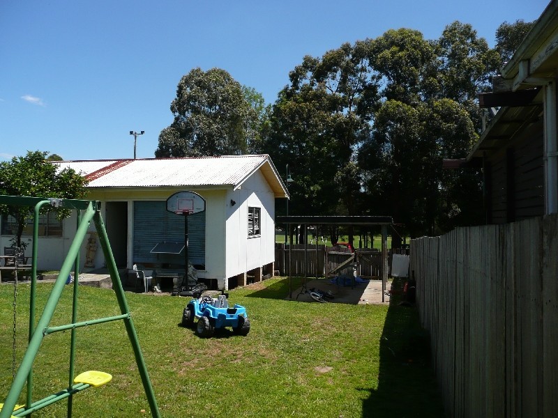 26 Day Street, Wyoming NSW 2250