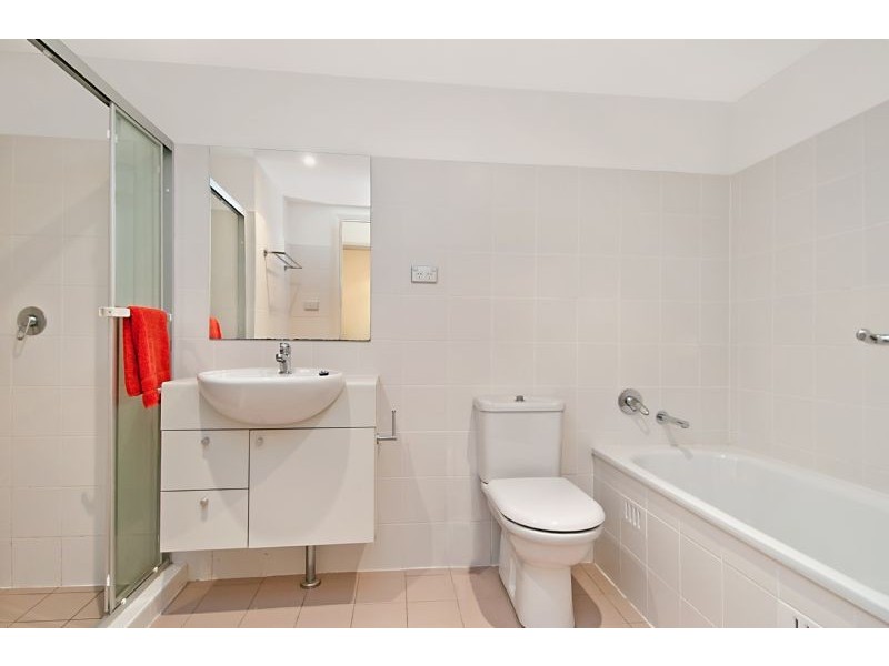 204/80 John Whiteway Drive, Gosford NSW 2250