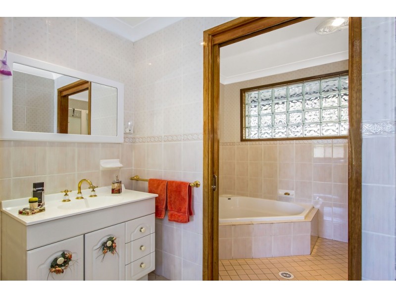 6 Binowee Avenue, Niagara Park NSW 2250
