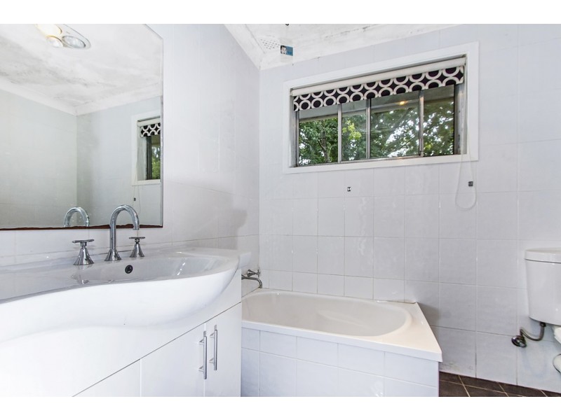 5 Dougal Drive, Wyoming NSW 2250