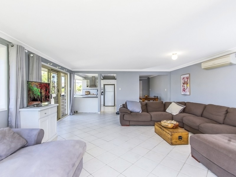 6 Tamarisk Place, Wyoming NSW 2250