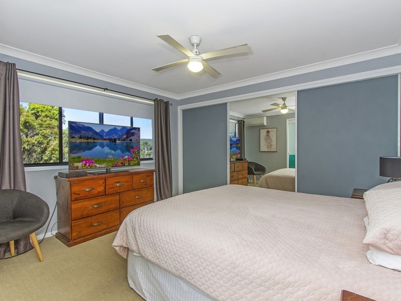 6 Tamarisk Place, Wyoming NSW 2250