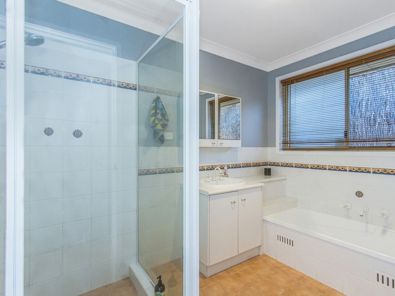 6 Tamarisk Place, Wyoming NSW 2250