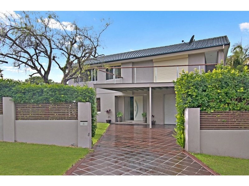 4 Noonan Point Avenue, Point Clare NSW 2250