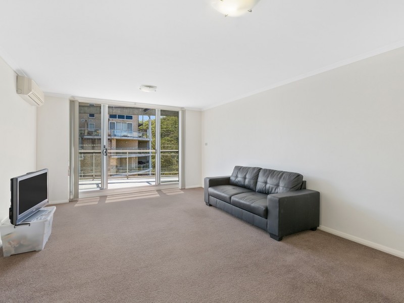 175/80 John Whiteway Drive, Gosford NSW 2250