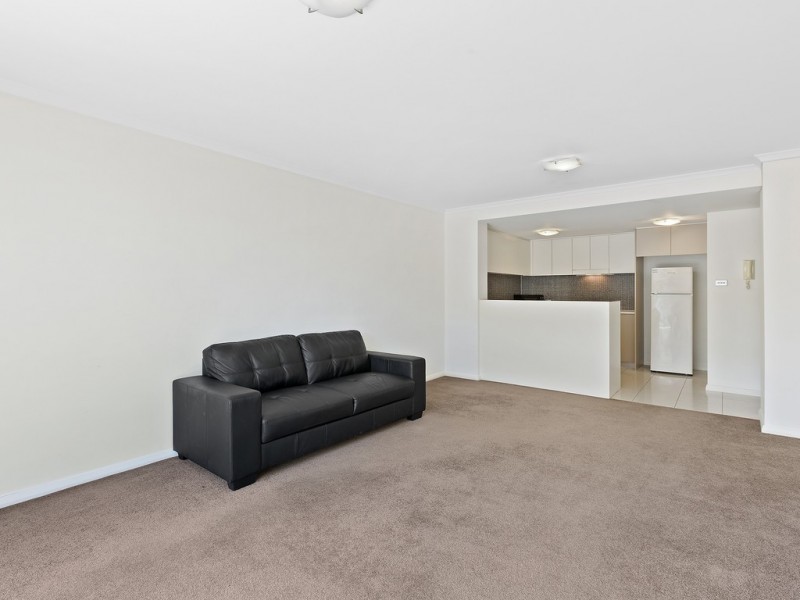 175/80 John Whiteway Drive, Gosford NSW 2250